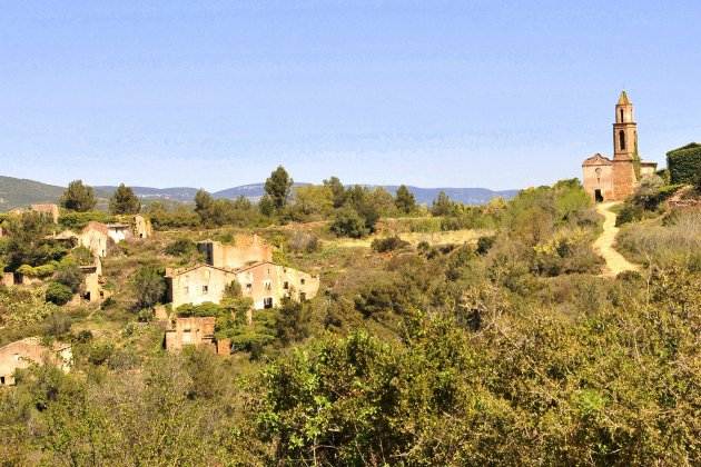 Sinister abandoned village, Spain (39195266505)