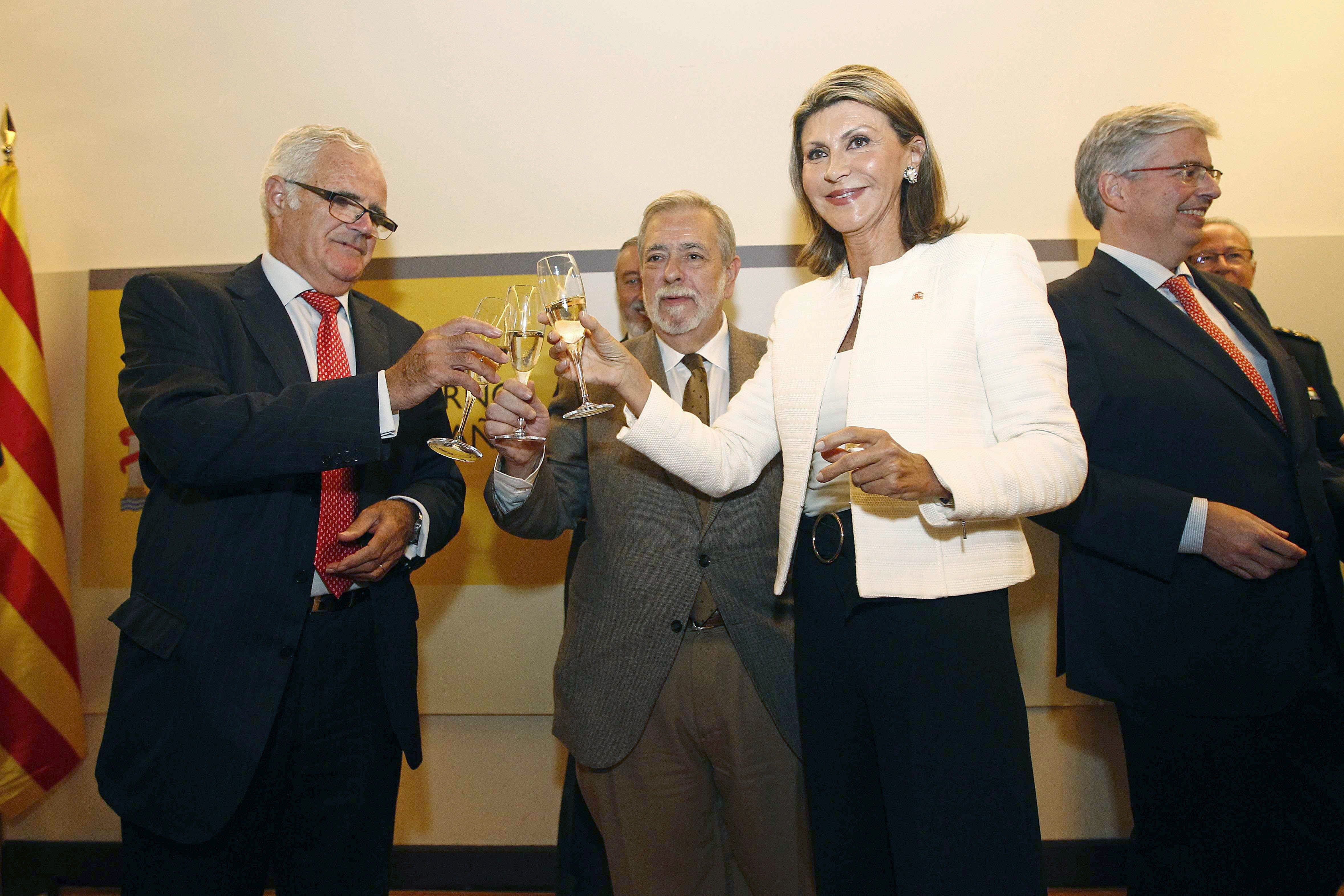 Llanos de Luna i l'esposa de Jorge Fernández, acusades d'usar encara cotxe oficial