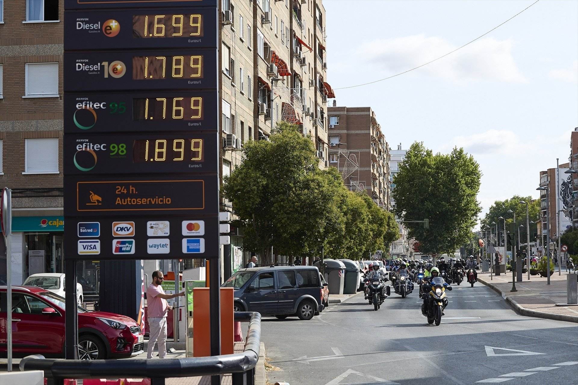 Bajada de precio inmediata de la gasolina y el diésel, depende de ti, paga menos
