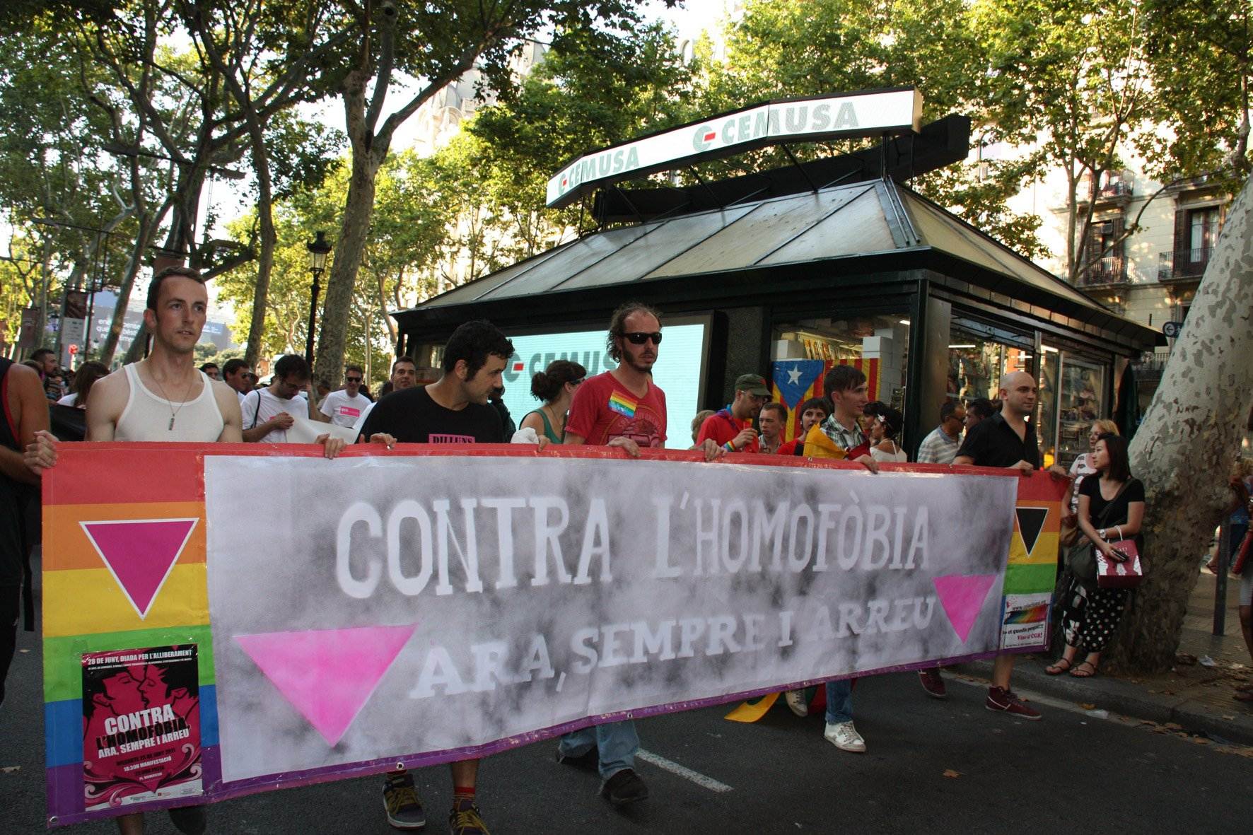 Denuncien una agressió lesbofòbica a la Rambla per Sant Jordi