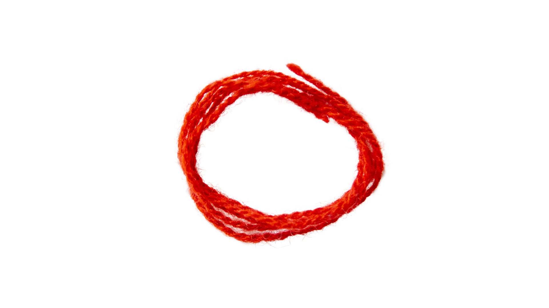 ¿Has visto a gente llevando una pulsera roja este verano? Descubre para qué sirve