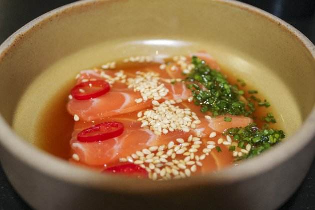 Sashimi de salmó amb salsa ponzu