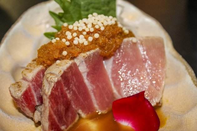 Tataki de ventresca de atún con salsa wafu
