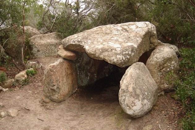 excursions a menys d'una hora de bcn dolmen de cellecs