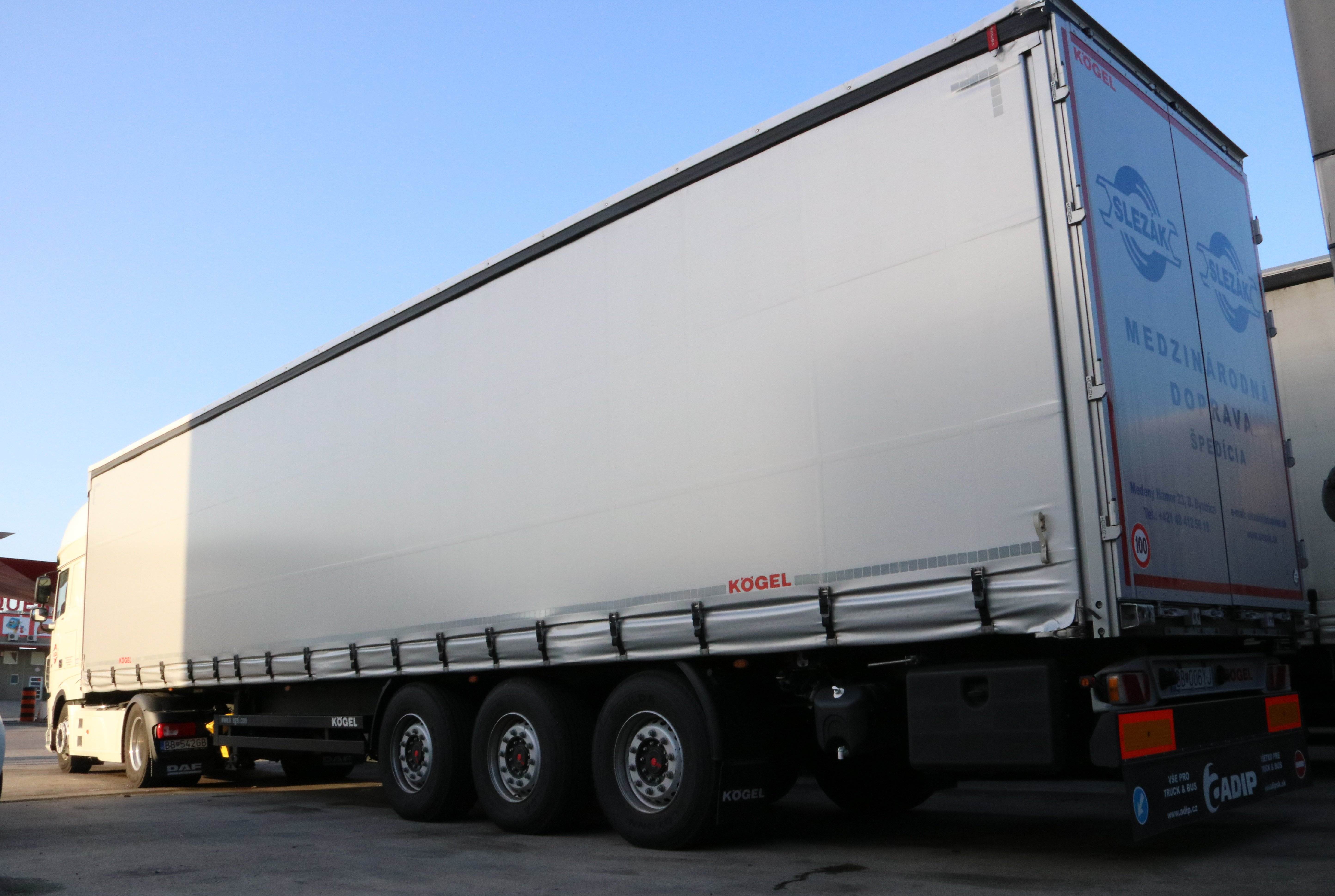 Una empresa de jardineria troba 10 immigrants al camió que li portava el material