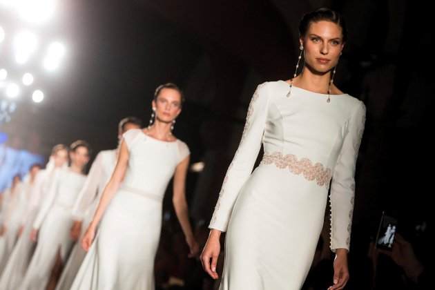 DESFILADA ROSA CLARÁ 2 EFE DESFILADA ROSA CLARÁ 2 EFE