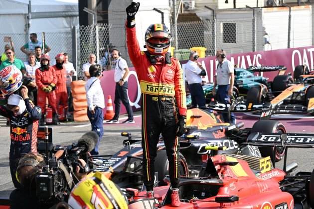 Carlos Sainz Ferrari celebra pole GP Italia Monza / Foto: EFE Carlos Sainz Ferrari celebra pole GP Italia Monza / Foto: EFE