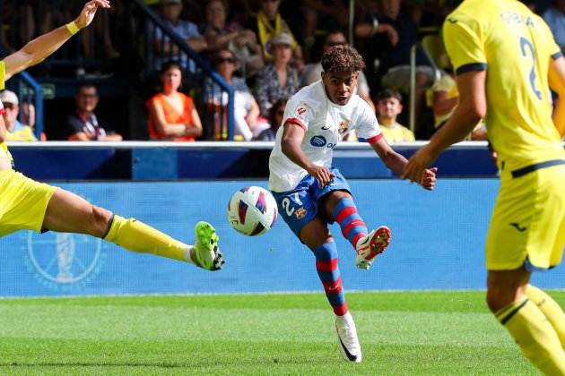 Lamine Yamal Barça Villareal chuta / Foto: EFE