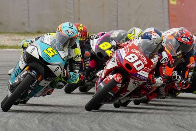 David Alonso y Jaume Masià encabezan el grupo de Moto3 / Foto: EFE David Alonso y Jaume Masià encabezan el grupo de Moto3 / Foto: EFE