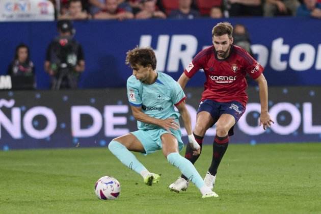 Joao Félix Jon Moncayola Osasuna Barça / Foto: EFE