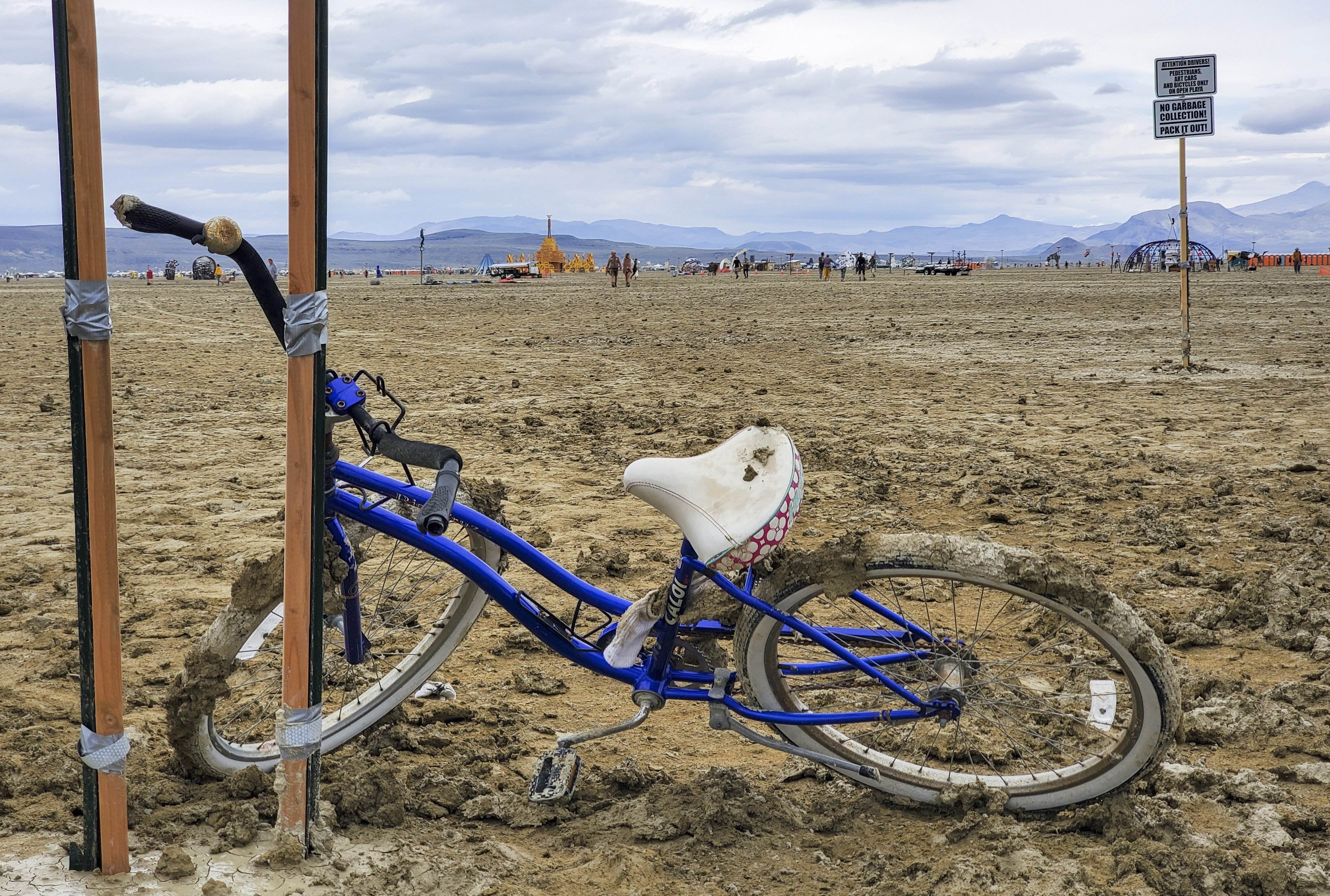 72.000 personas atrapadas en el festival Burning Man en el desierto de Nevada por las lluvias