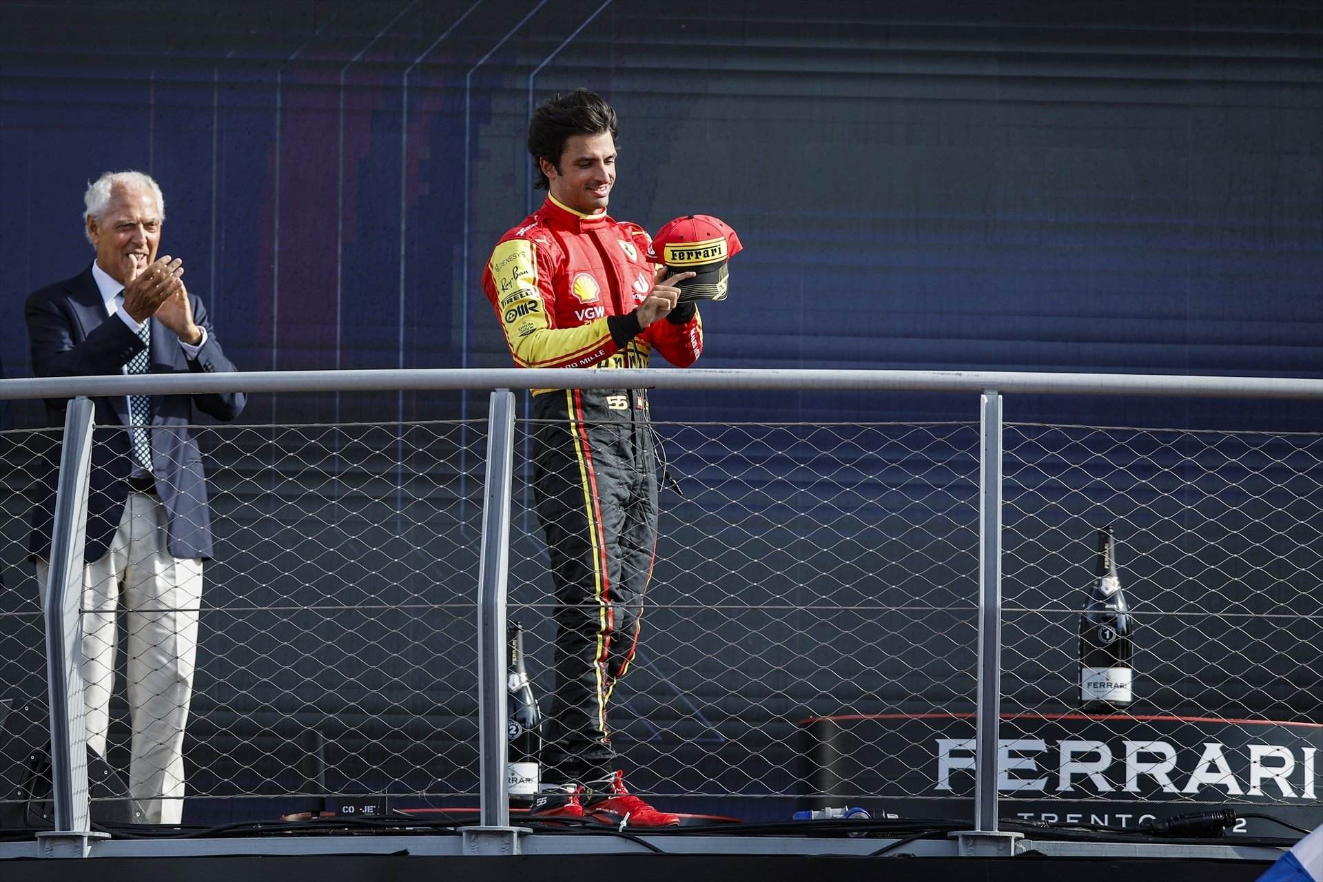 Carlos Sainz, ultimátum a Ferrari, 2 ofertas mejores, o renueva o se va
