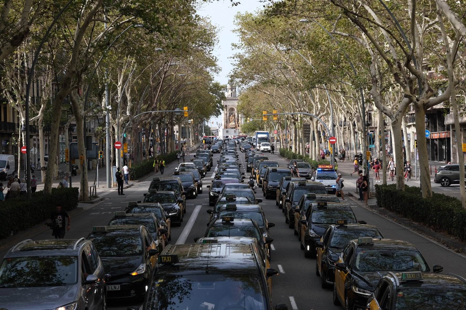 Taxistas cortan Gran Vía protesta Elite Taxi Taxistas cortan Gran Vía protesta Elite Taxi