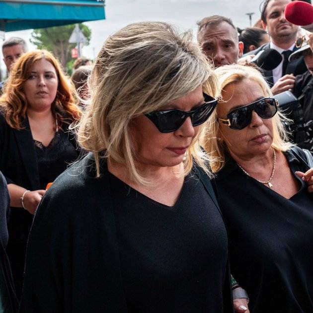 Terelu Campos y Carmen Borrego tanatorio EFE Terelu Campos y Carmen Borrego tanatorio EFE