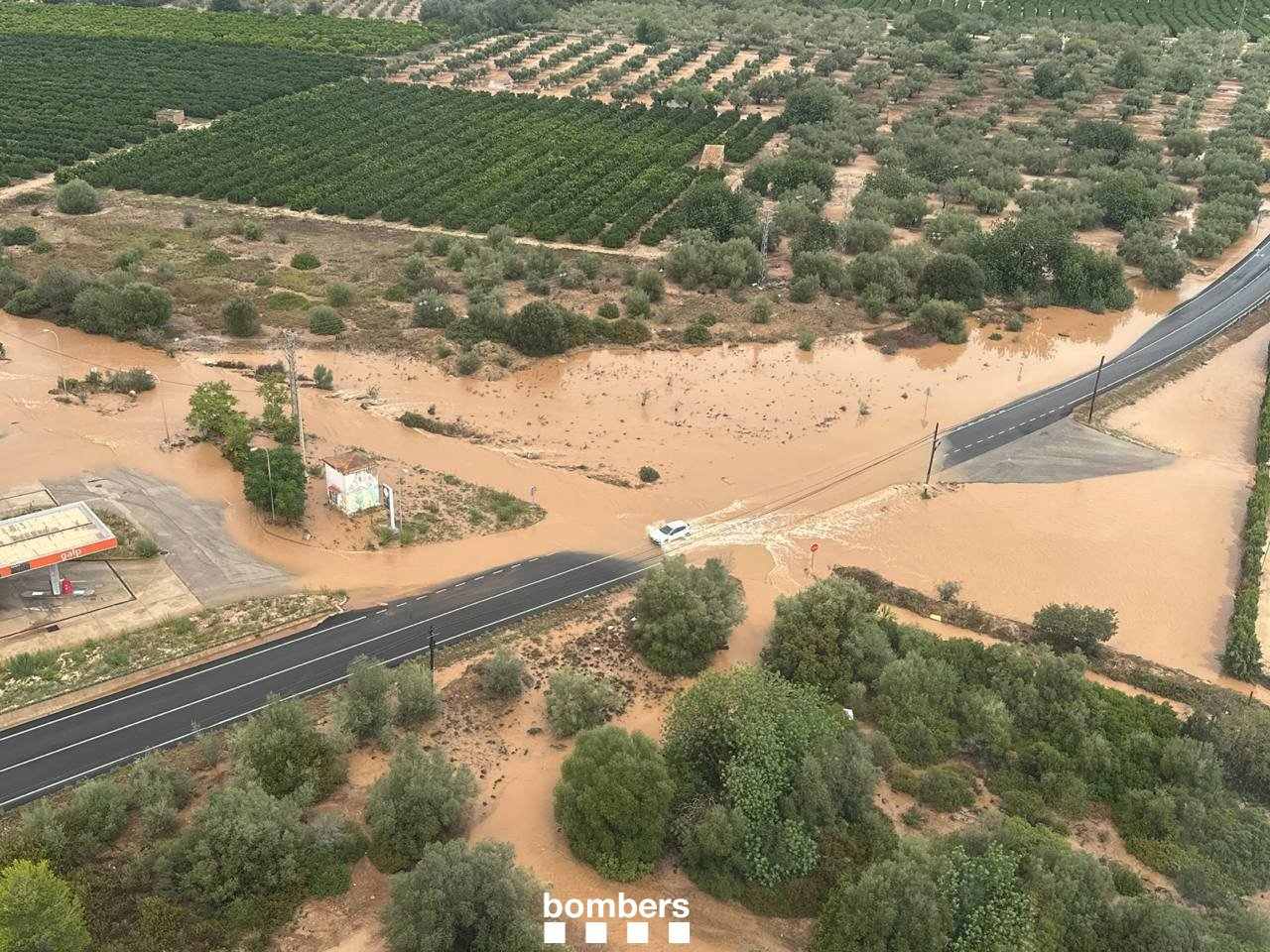 El Parlament reclama estudiar posibles derribos de edificios en zonas inundables del Ebre