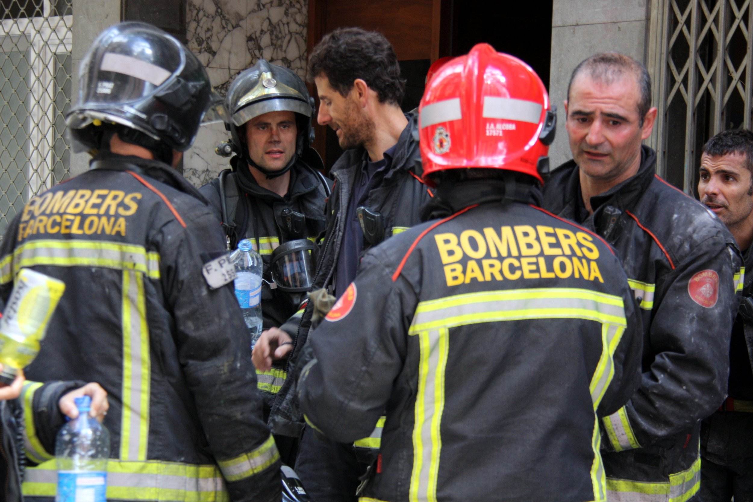 Muere una mujer en un incendio en Vilapicina, en Barcelona