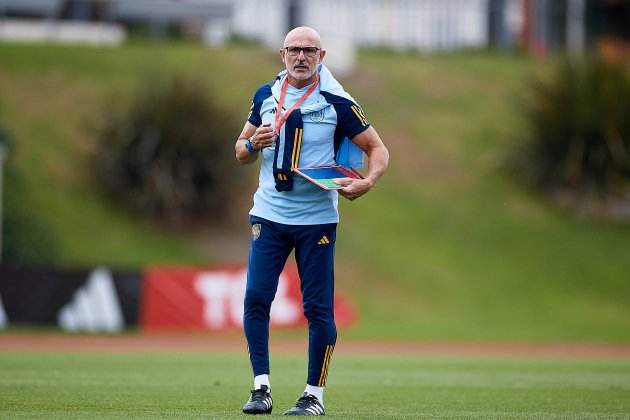 Luis de la Fuente dirigint un entrenament de la seleccion espanyola / Foto: EFE