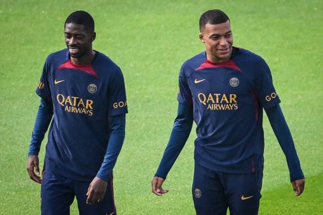 Ousmane Dembélé i Kylian Mbappé somrient durant un entrenament amb el PSG / Foto: Europa Press