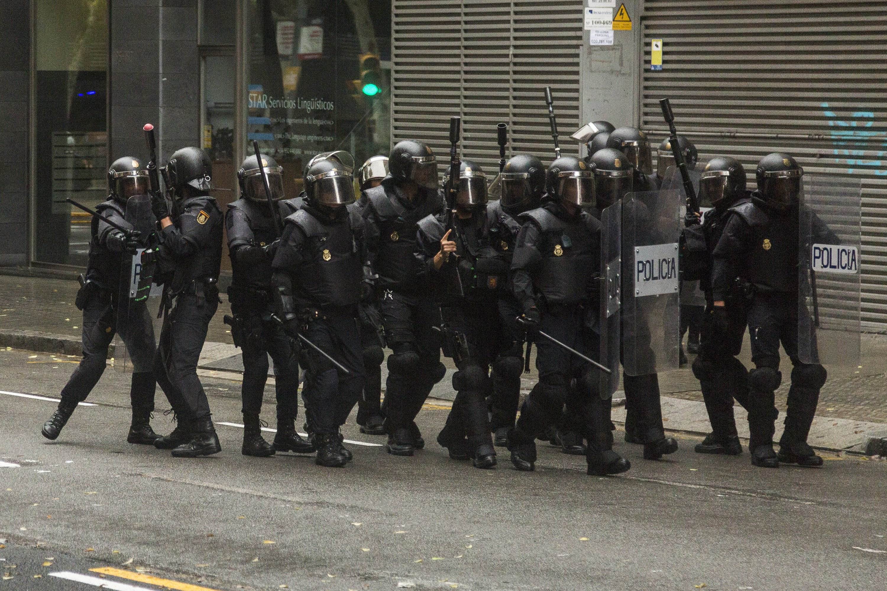 L'Estat afirma que els policies acusats de les lesions a Roger Español l'1-O no van cometre cap delicte