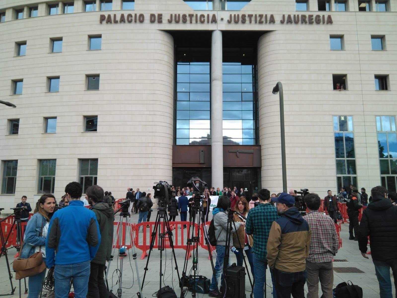 Polémica con los jueces de La Manada por suavizar una condena