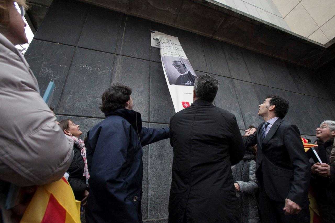 Reclamen a Collboni que restitueixi la placa dedicada al creador de l’estelada