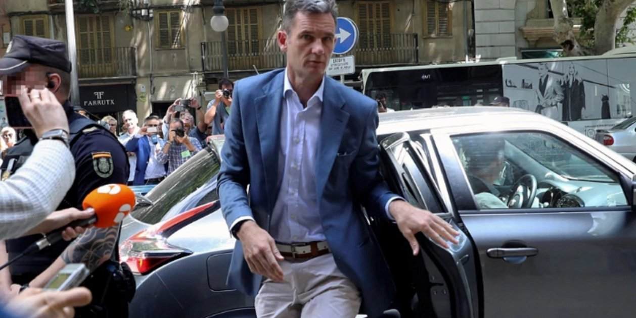 Iñaki Urdangarin surt del cotxe Iñaki Urdangarin surt del cotxe