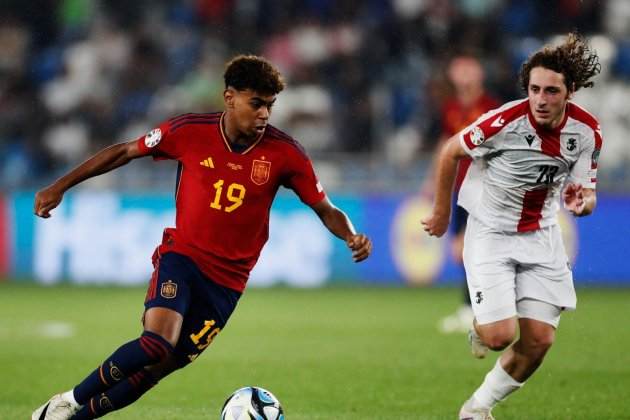 Lamine Yamal, en su debut con selección española ante Georgia / Foto: @SEFubtol