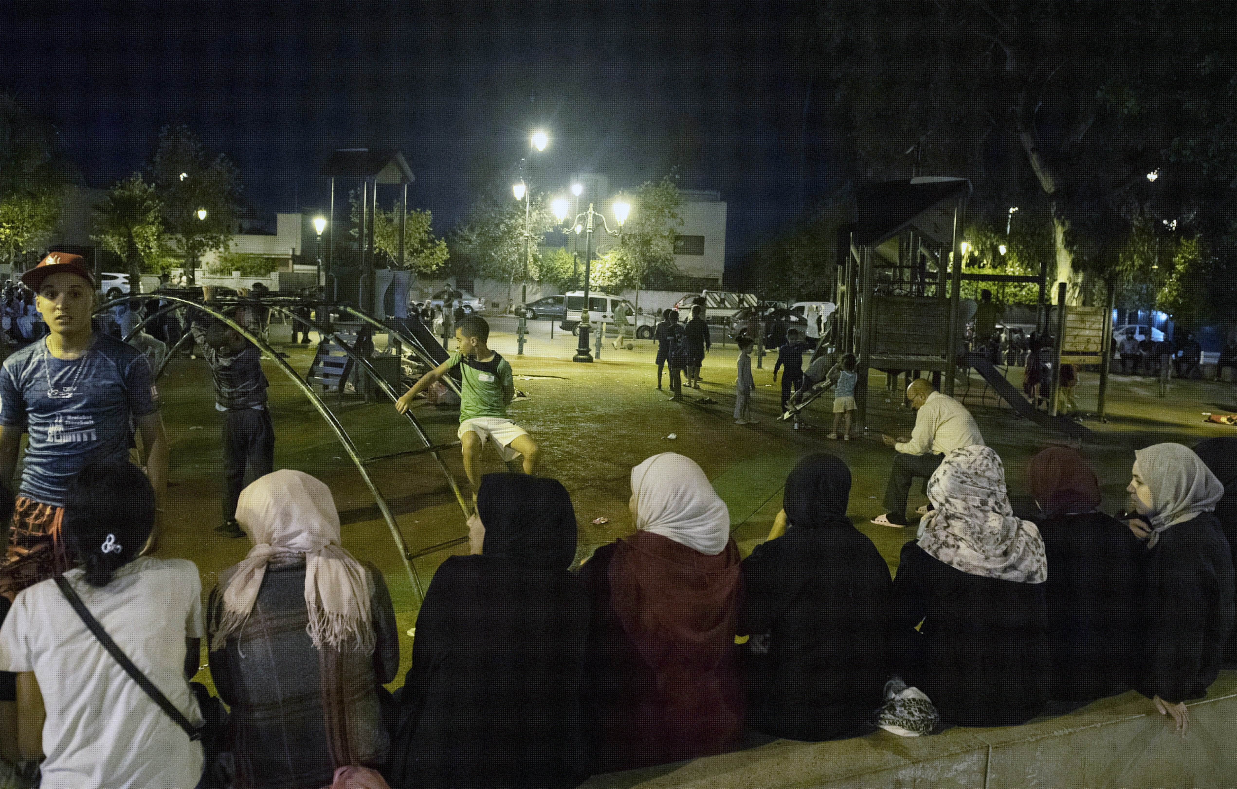 El terremoto en Marruecos deja imágenes impactantes con edificios hundiéndose y gente huyendo