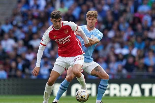 Kai Havertz controlant la pilota davant del Manchester City / Foto: Europa Press