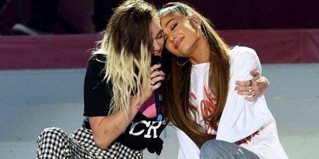 Ariana Grande y Miley Cyrus