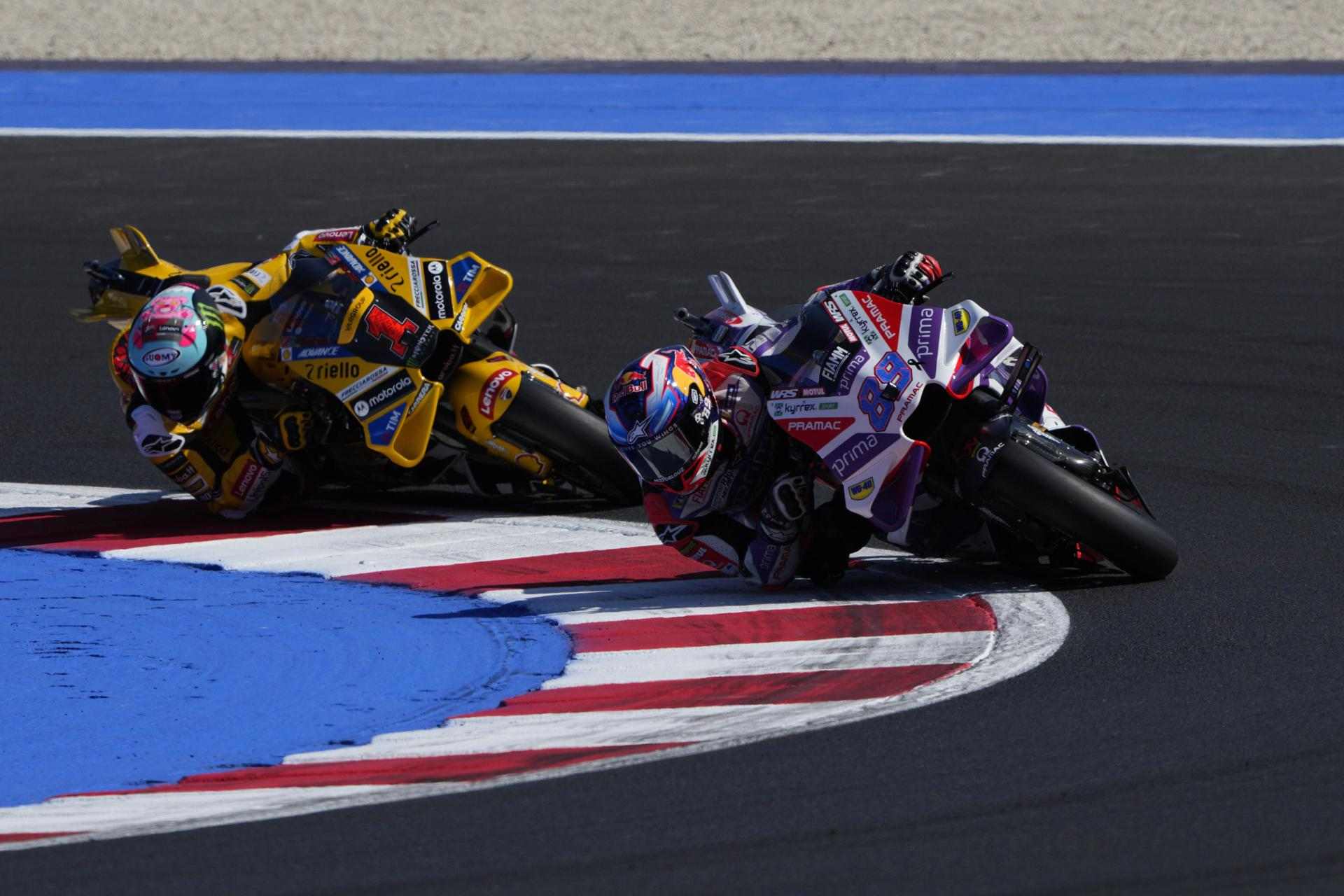 Jorge Martín se mete de lleno en la lucha por el título ante un Bagnaia heroico que aguanta el tipo lesionado