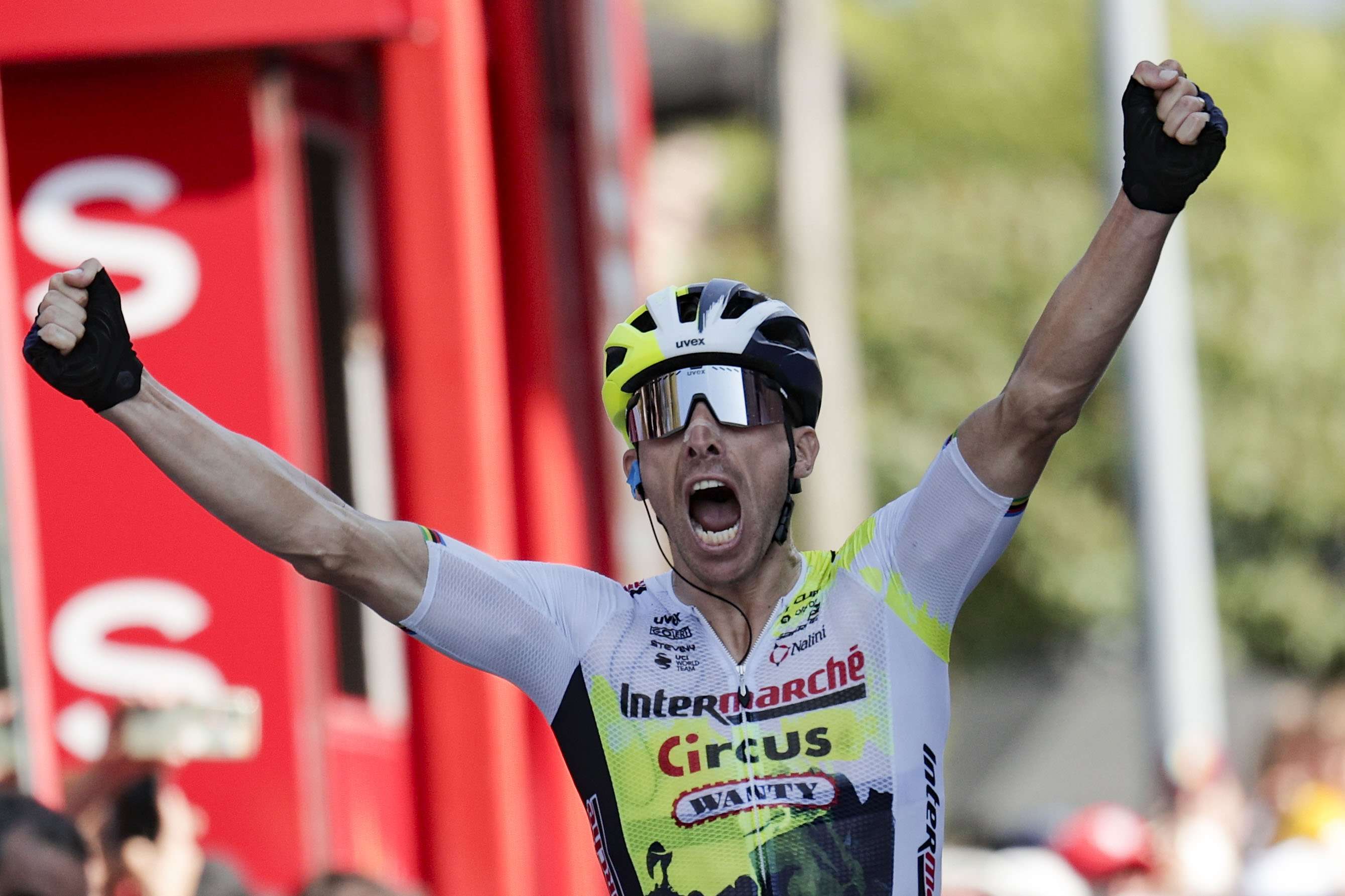 Rui Costa se impone en Lekunberri y Kuss continúa líder en La Vuelta