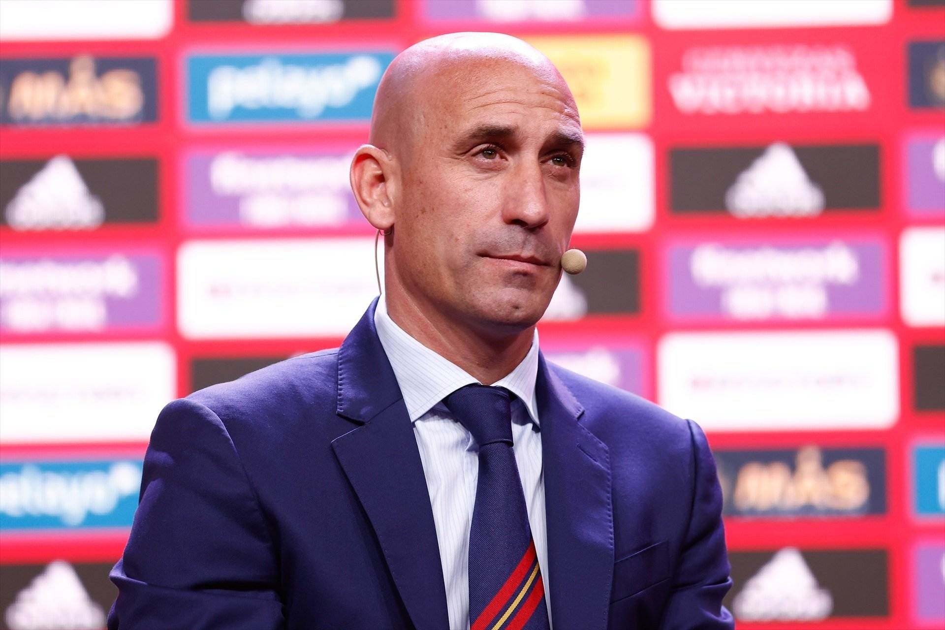 Luis Rubiales dimite como presidente de la RFEF veinte días después del beso a Jennifer Hermoso