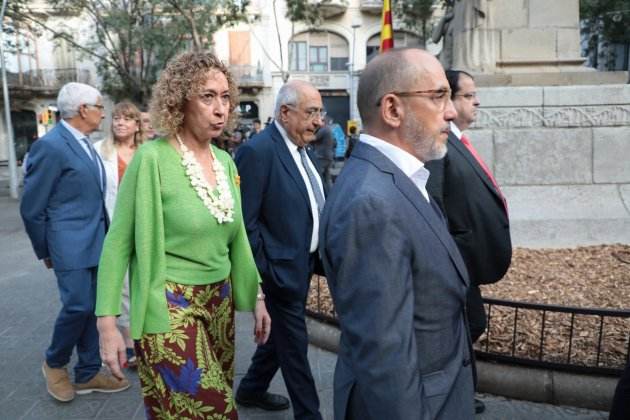 Los consejeros|consellers Carles Campuzano, Ester Capella, Joaquim Nadal y Joan Ignasi Elena haciendo la ofrenda floral en el monumento de Rafael de Casanova Los consejeros|consellers Carles Campuzano, Ester Capella, Joaquim Nadal y Joan Ignasi Elena haciendo la ofrenda floral en el monumento de Rafael de Casanova