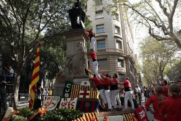 diada nacional catalunya ofrena floral rafael casaonva castellers de barcelona / Foto: Eva Parey