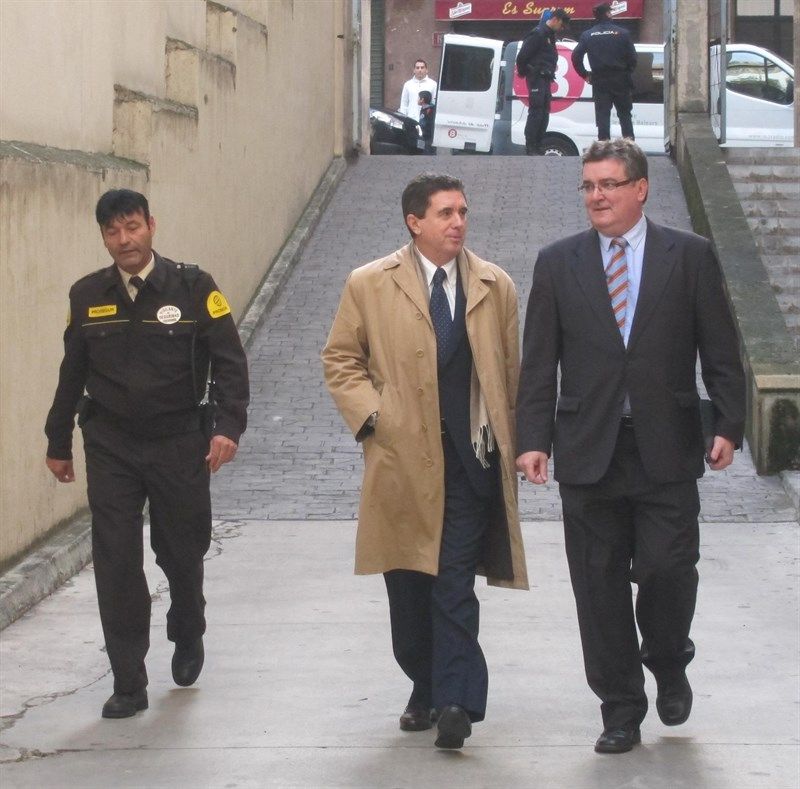 El jutge envia Matas al banc dels acusats pel cas Palma Arena
