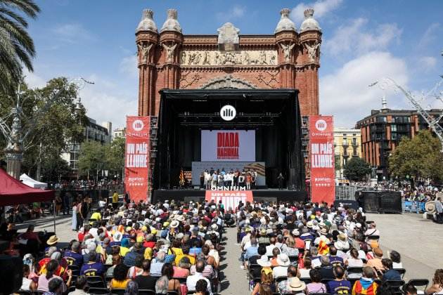 diada nacional catalunya 2023 acte insititucional Òmnium arc triomf vista general / Foto: Miquel Muñoz