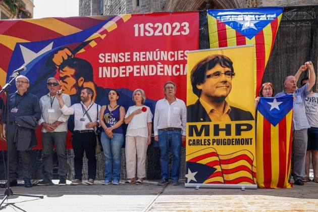 diada nacional catalunya 2023 acte insititucional ANC fossar moreres puigdemont pancarta / Foto: Montse Giralt