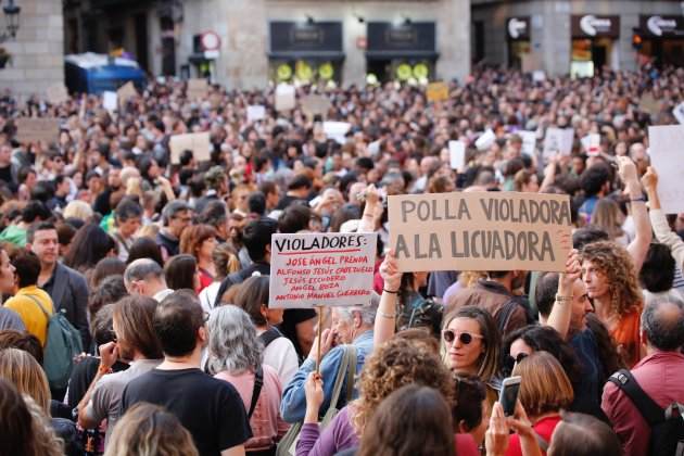 manifestacio mandada plaza santo jaume - sergi alcazar