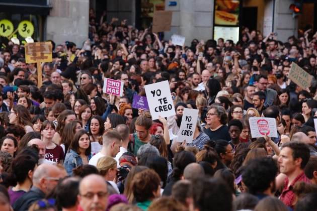 manifestacio manada plaça sant jaume - sergi alcazar