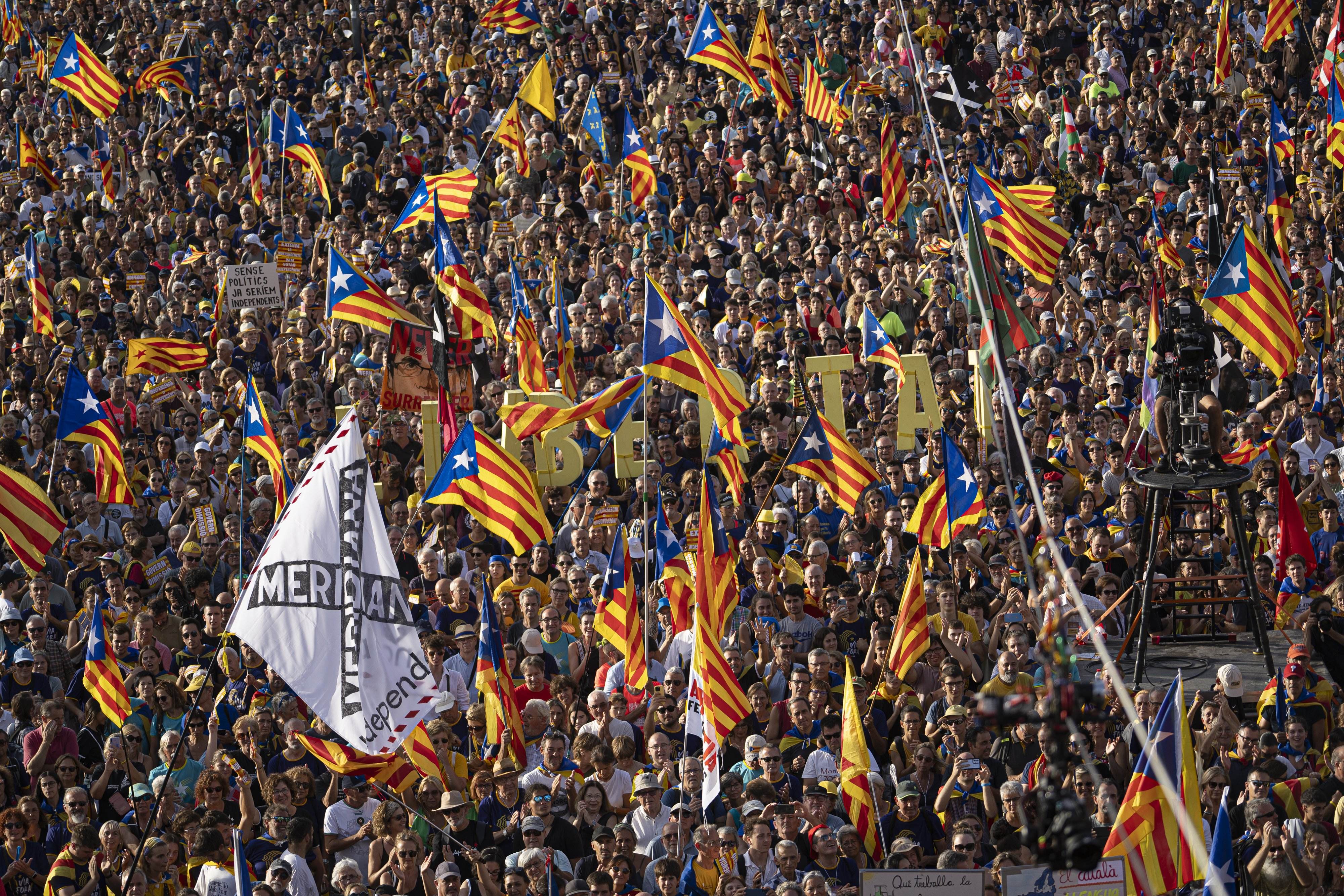 Los boomers, la generación más interesada en política y más independentista, según el CEO