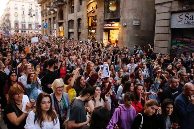 manifestació La Manada plaça sant jaume   Sergi Alcàzar