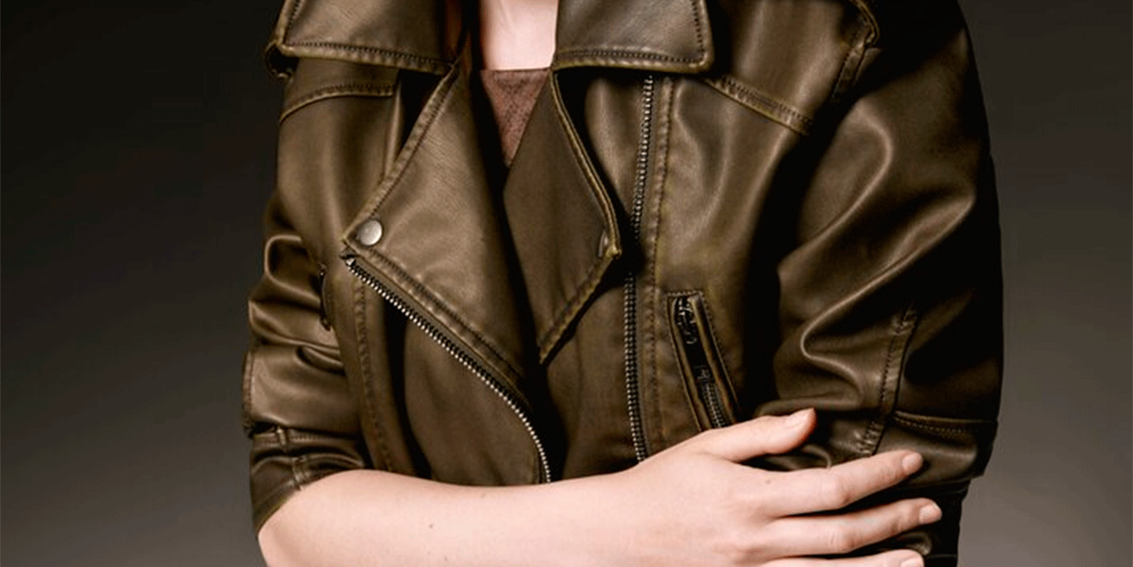 La caçadora efecte pell de les 'pijes' a preu regalat a Lefties