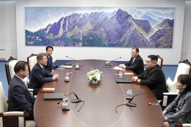 Moon Jae in recibe a Kim Jong un cimera efe