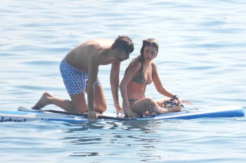 Clara y Piqué paddle surf Clara y Piqué paddle surf
