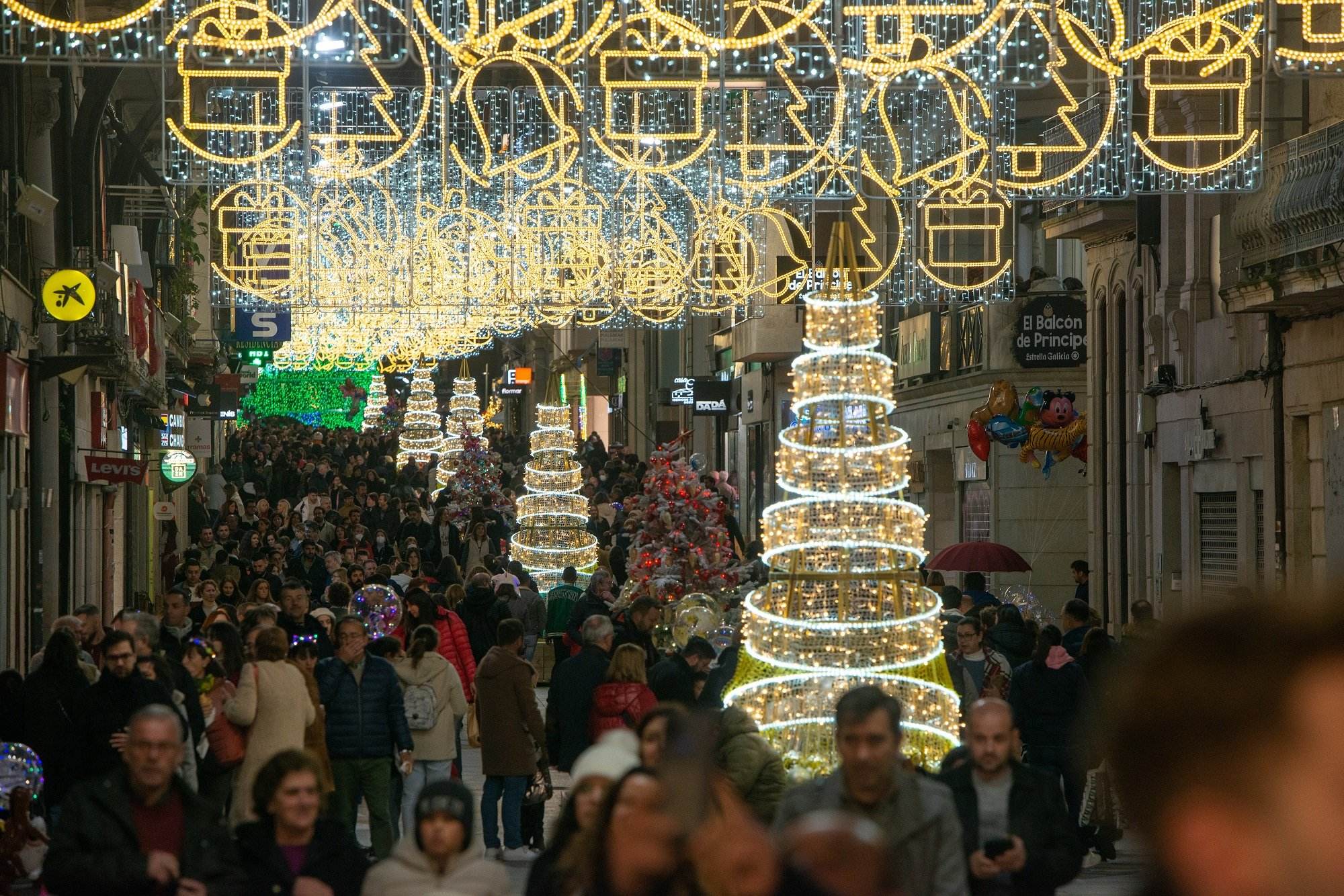 Vigo se pica con Albiol y asegura que su árbol de Navidad será medio metro más alto que el de Badalona