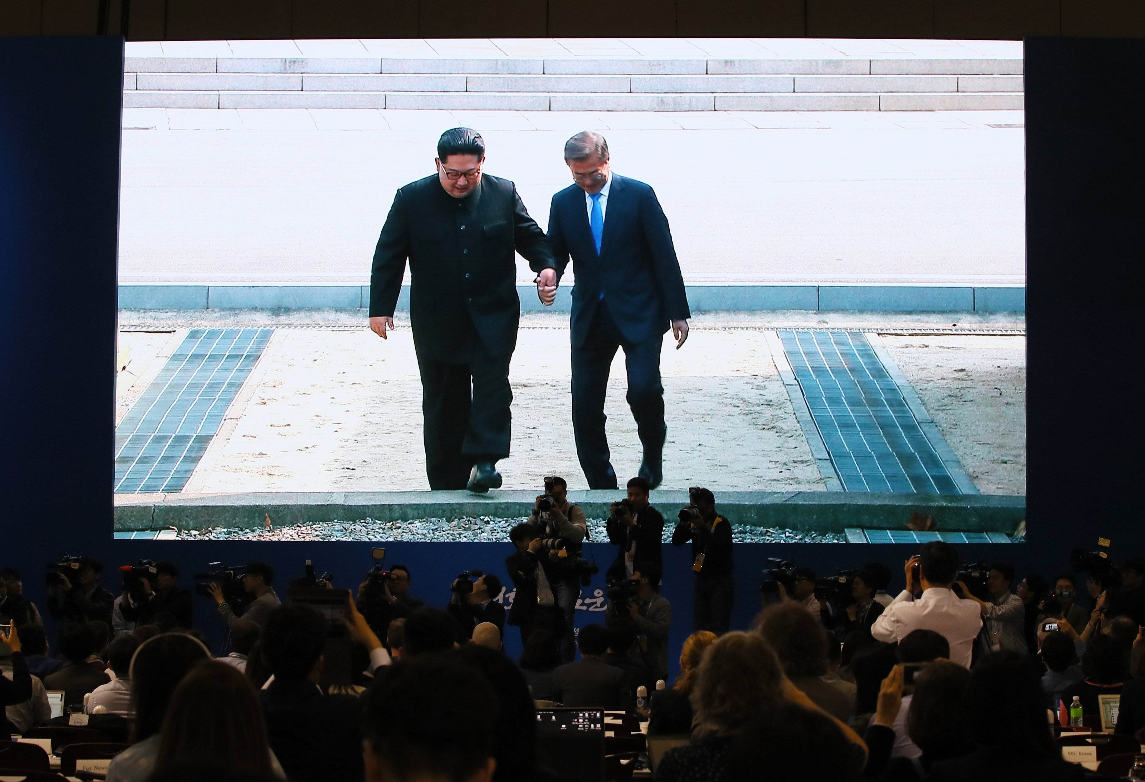 Los presidentes de las dos Coreas acuerdan la desnuclearización de la península