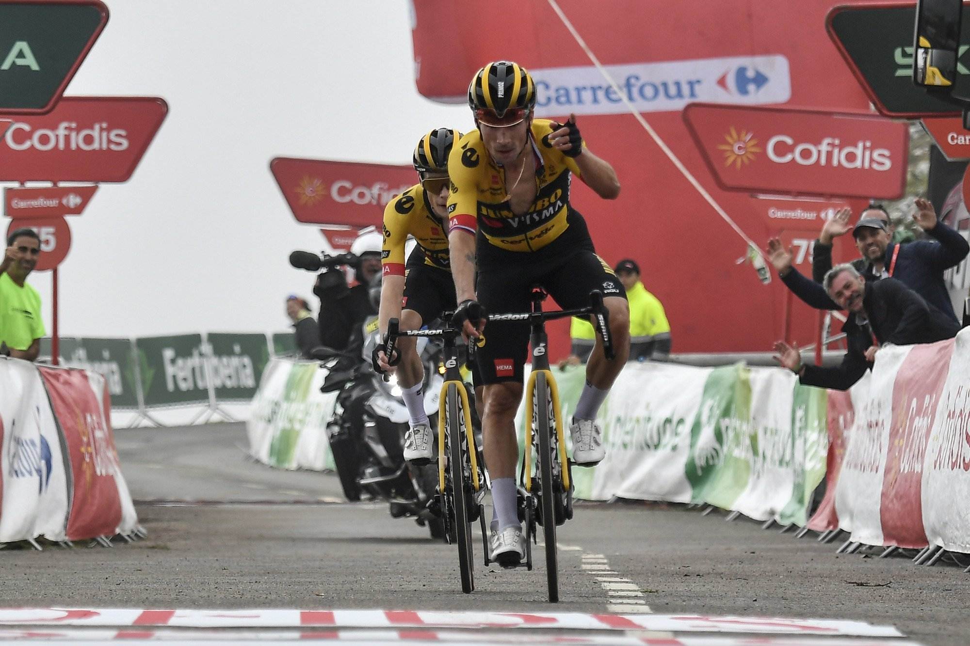 Roglic reina en el Angliru, Kuss salva el maillot rojo y Vingegaard se acerca a su primera Vuelta a España