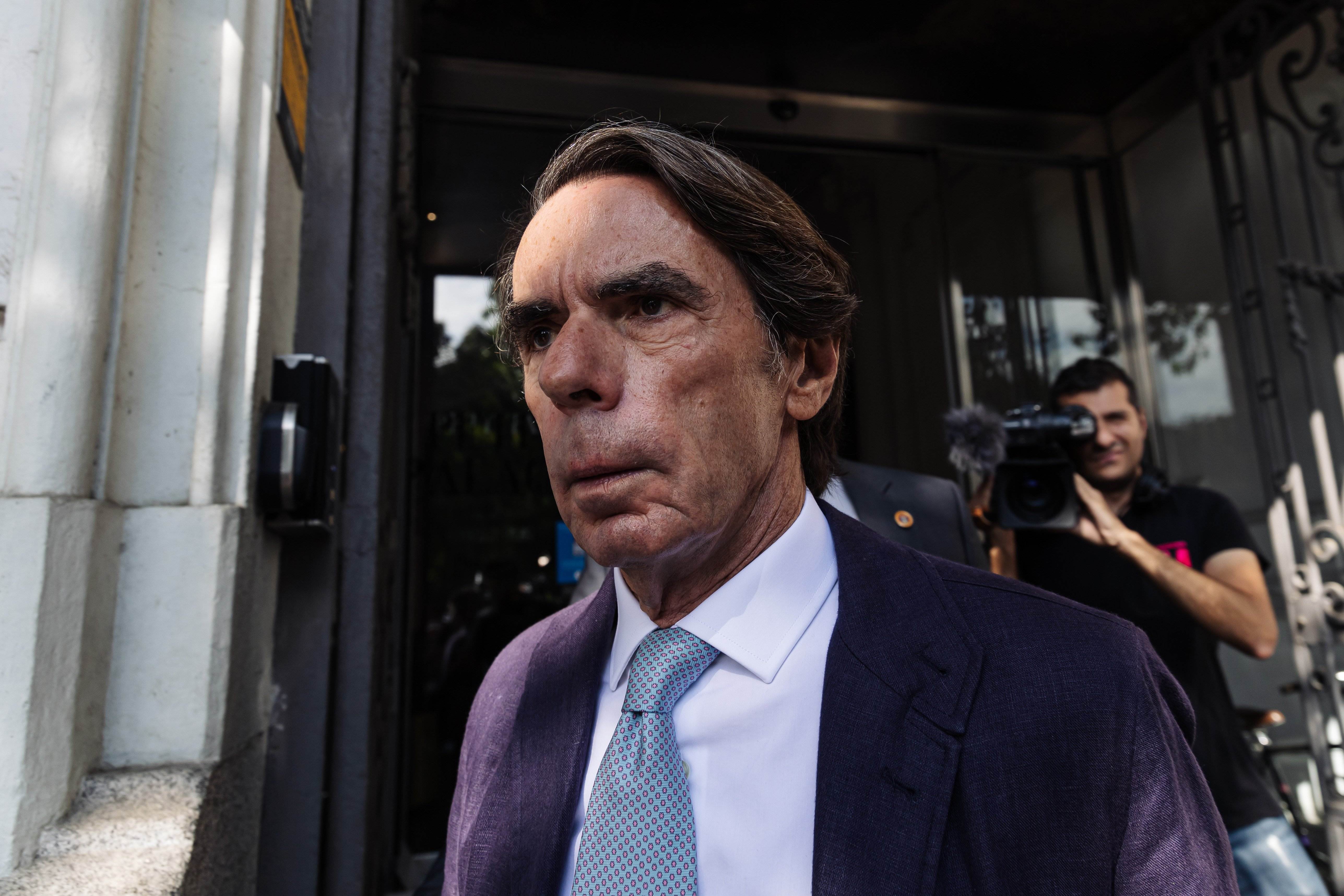 Aznar eleva el to: titlla el govern espanyol “d’autocràtic” i Junts de “colpista”