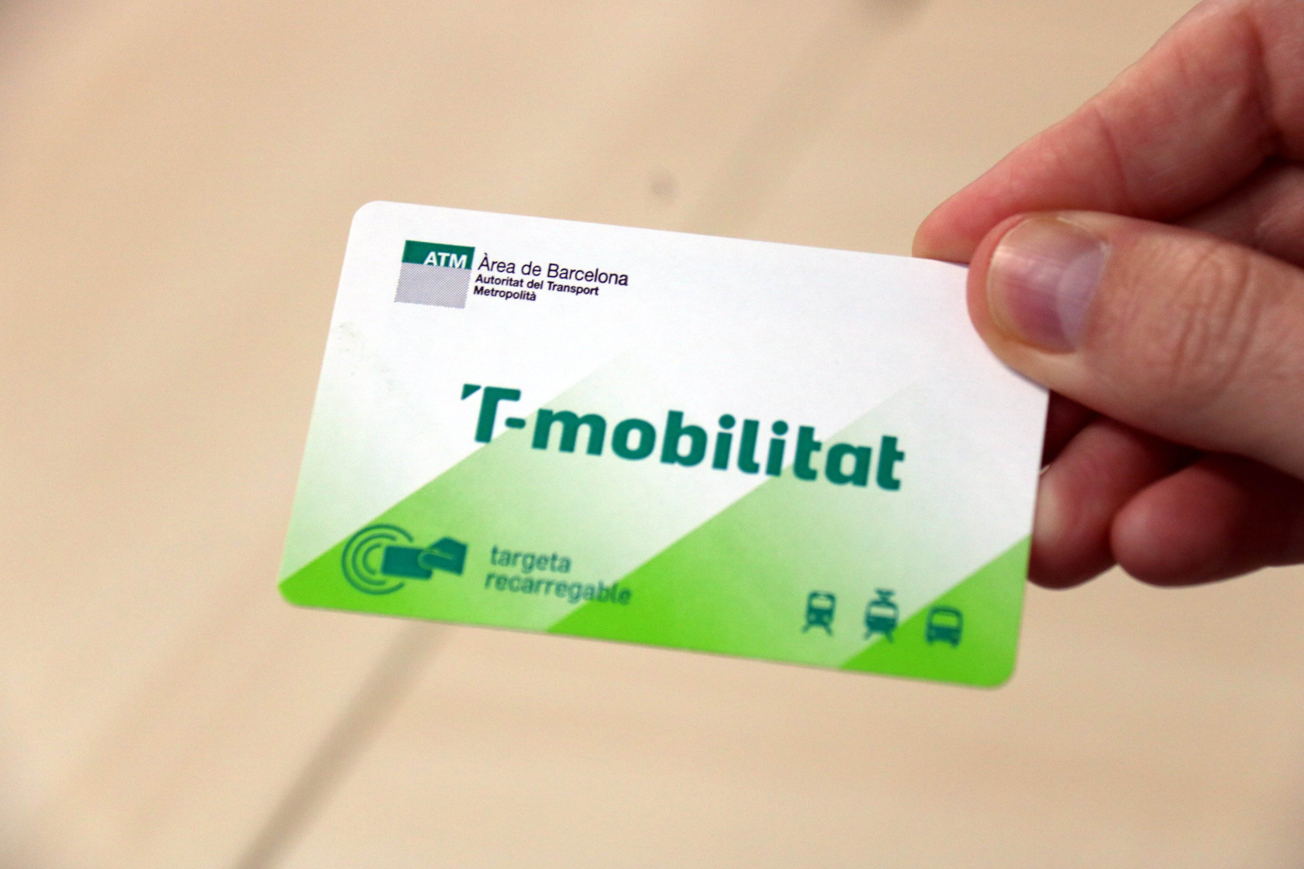 Aquesta tardor ja estarà disponible la T-mobilitat en format cartró, adeu a les targetes actuals